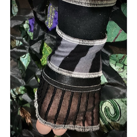 ⭐️SALE⭐️Y2K OOAK Custom Handmade pair of Glove-y Cuffs - Picture 2 of 3